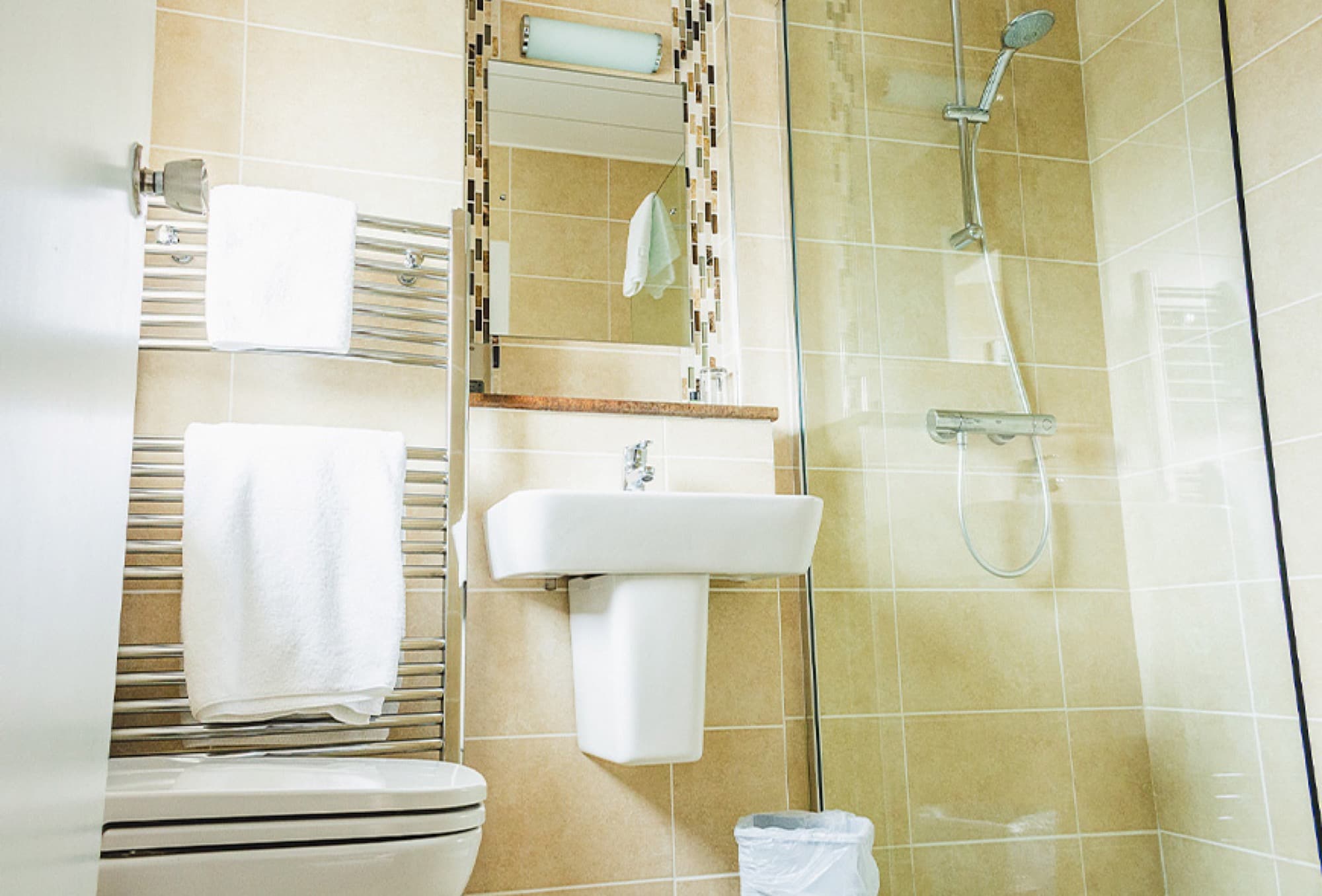 La salle de bain et sa douche à l’italienne