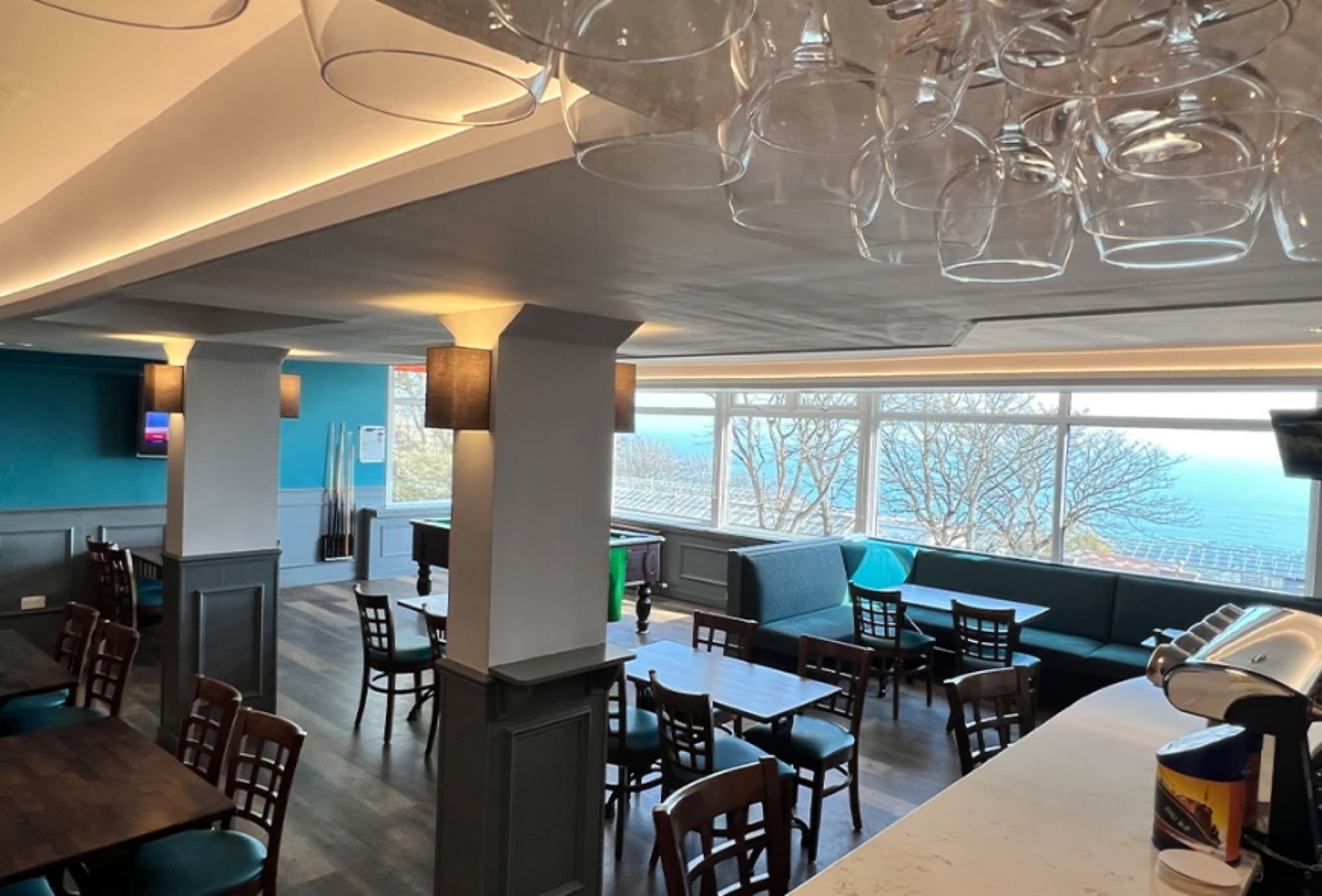 The Cover, der Pub im Cove Bay Hotel